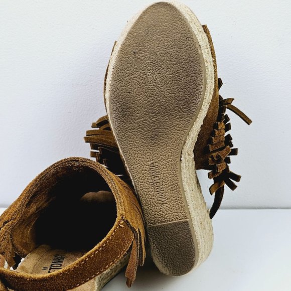 Minnetonka Ashley Layered Fringe Espadrille Wedge Heels, Size 6 - Picture 12 of 12
